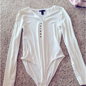 FOREVER 21 LONG SLEEVE BUTTON UP BODYSUIT!! 🤍🤍